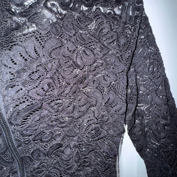 Bebe lace zipped blouse - Picture 5 of 6